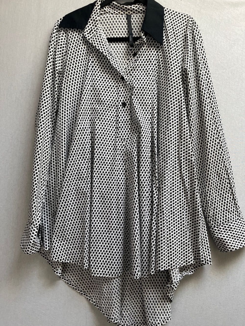Taylor Boutique NZ Black White Geometric Diamond Tunic Button Up Shirt M